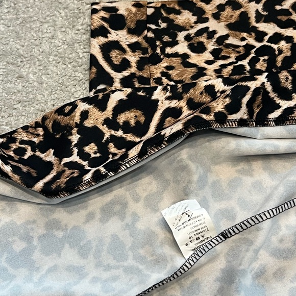 Like New Italian light weight leopard print blazer - Picture 4 of 7